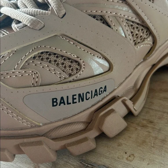 Balenciaga Beige Sneakers - Picture 2 of 8